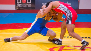 Atleta lutador na luta de duelo de luta livre grecoromana luta livre  clássica