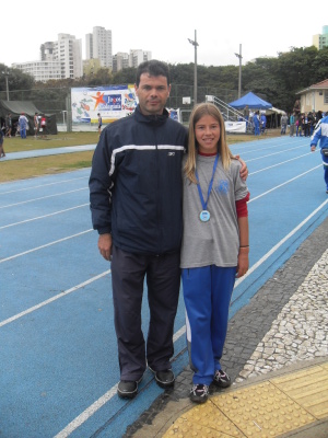 Foto do professor com seus alunos