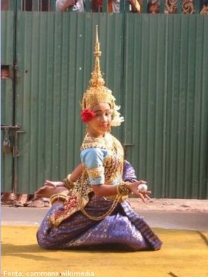 Imagem de uma dança do Camboja. 
<br>
<br>
Palavras-chave: dança, dança, Dança Cambojana.