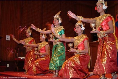 Royal Ballet do Camboja, dança folclórica tradicional do Camboja.
<br>
<br>
Palavras-chave: dança, dança tradicional cambojana, Camboja.