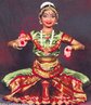 Dançarina de Sri Devi Nrithyalaya em uma Devi,  pose como os mudras correspondentes: a mão esquerda está aceitando aspirações dos devotos, desejos, etc, por outro lado é em abhaya (bênção) hasta. <br> <br> Palavras-chave: dança, dança indiana, Índia, Bharatanatyam.