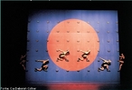 “Dínamo”, título de um dos espetáculos da Companhia de Dança Deborah Colker. <br> <br> Palavras-chave: dança, expressão corporal, Deborah Colker, Dínamo.