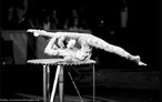 Artista realizando contorcionismo no Cirque de Monte-Carlo, Jan 2008, prtica tipicamente desempenhada em circos. <br> <br> Palavras-chave: ginstica, arte circense, contorcionismo.