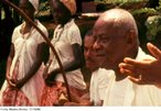 Imagem do filme Mestre Bimba - A Capoeira Iluminada, o qual aborda a histria de Manoel dos Reis Machado (1900-1974), o Mestre Bimba. <br> <br> Palavras-chave: capoeira, luta, Mestre Bimba.