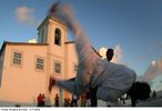 Imagem do filme Mestre Bimba - A Capoeira Iluminada, o qual aborda a histria de Manoel dos Reis Machado (1900-1974), o Mestre Bimba. <br> <br> Palavras-chave: capoeira, luta, Mestre Bimba.