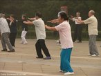 O Tai Chi Chuan (Taijiquan)  um sofisticado e interessante sistema chins que combina exerccios milenares corporais (Qi Gong - Tao Yin), a respirao e os preceitos da Medicina Tradicional Chinesa. Seus movimentos, suaves e cclicos, tambm so aplicados como arte marcial.  Fonte da descrio: http://www.taichicuritiba.com.br/ <br> <br> Palavras-chave: arte marcial, exerccios, respirao.