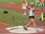 Esta imagem mostra a delimitação onde o atleta deve executar o lançamentodo peso. <br><br> Palavras-chave: esporte, atletismo, lançamento de peso, peso.