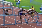 Nesta imagem observa-se três fases da dos saltos sobre a barreira. <br><br> Palavras-chave: esporte, atletismo, barreira.