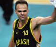 Oscar Schmidt  considerado o maior jogador do basquete brasileiro de todos os tempos e suas faanhas colaboram para a manuteno desse ttulo. <br> <br> Palavras-chave: esporte, basquetebol, Oscar Schmidt.