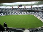 Localizado na cidade de Nelspruit (África do Sul) - Estádio Mbombela (novo) - capacidade de 46.000 espectadores. <br><br> Palavras-chave: esporte, futebol, estádio, Mbombela, Nelspruit, África do Sul, Copa do Mundo.