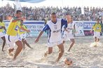 Imagem do jogo de futebol de areia amistoso (Solidarity Cup) entre Israel e Brasil, que ocorreu em 11 de Julho de 2008, na praia Poleg em Netanya. <br><br> Palavras-chave: esporte, futebol de areia, amistoso.