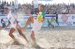 Imagem do jogo de futebol de areia amistoso (Solidarity Cup) entre Israel e Brasil, que ocorreu em 11 de Julho de 2008, na praia Poleg em Netanya. <br><br> Palavras-chave: esporte, futebol de areia, amistoso. Israel.