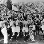 País sede em 1934: Itália<br><br> Campeão: Itália<br><br> Vice: Tchecoslováquia<br><br> Terceiro: Alemanha<br><br> Quarto: Áustria<br><br> <br><br> Angelo Schiavio marcou o gol da vitória para a Itália contra a Tchecoslováquia. <br><br> Palavras-chave: esporte, futebol, Copa do Mundo, Itália, 1934.