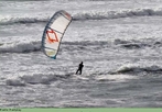 O Kitesurf, Kiteboarding ou mesmo Flysurf é um esporte aquático que utiliza uma pipa (também conhecida como papagaio) e uma prancha com uma estrutura de suporte para os pés.  <br> <br>  Palavras-chave: esporte, kitesurf, mar.