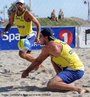 De acordo a Diretriz Curricular de Educao Fsica, sugerem-se alguns contedos especficos como o vlei de praia a serem abordados a partir dos contedos bsicos.  <br> <br> Palavras-chave: esporte, vlei de praia, esporte coletivo, contedo especfico.